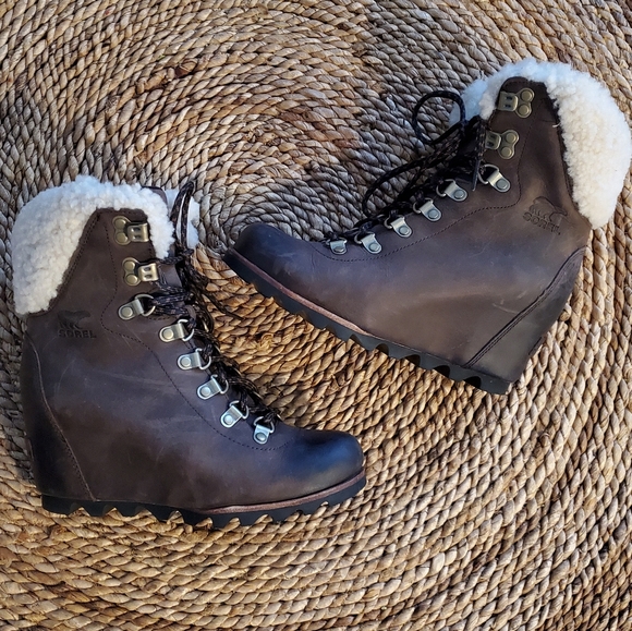 sorel conquest wedge shearling